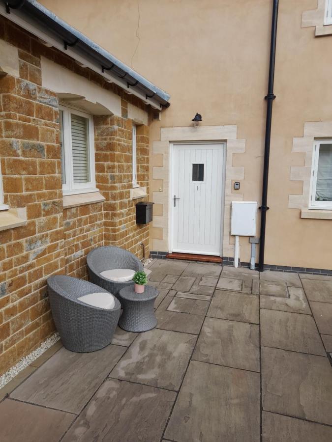 The Stables A Contractor Family 2 Bed Town House In Central Melton Mowbray Exterior foto